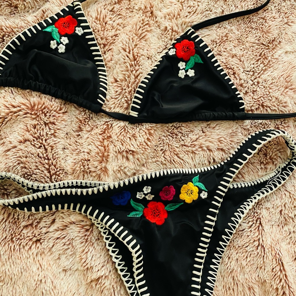 Elle jay bikini - Picture 3 of 3